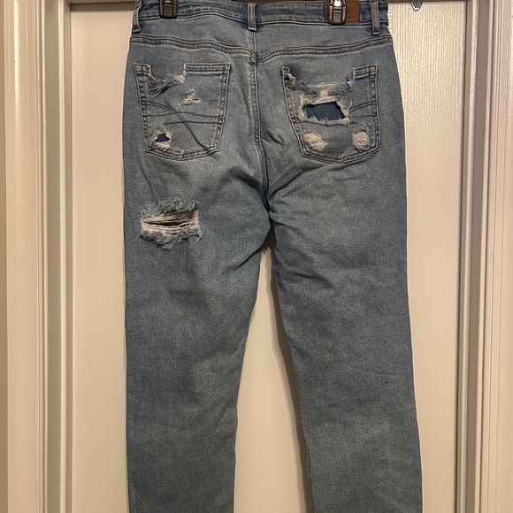 Women’s American Eagle Distressed Mom Jean - Picture 2 of 4
